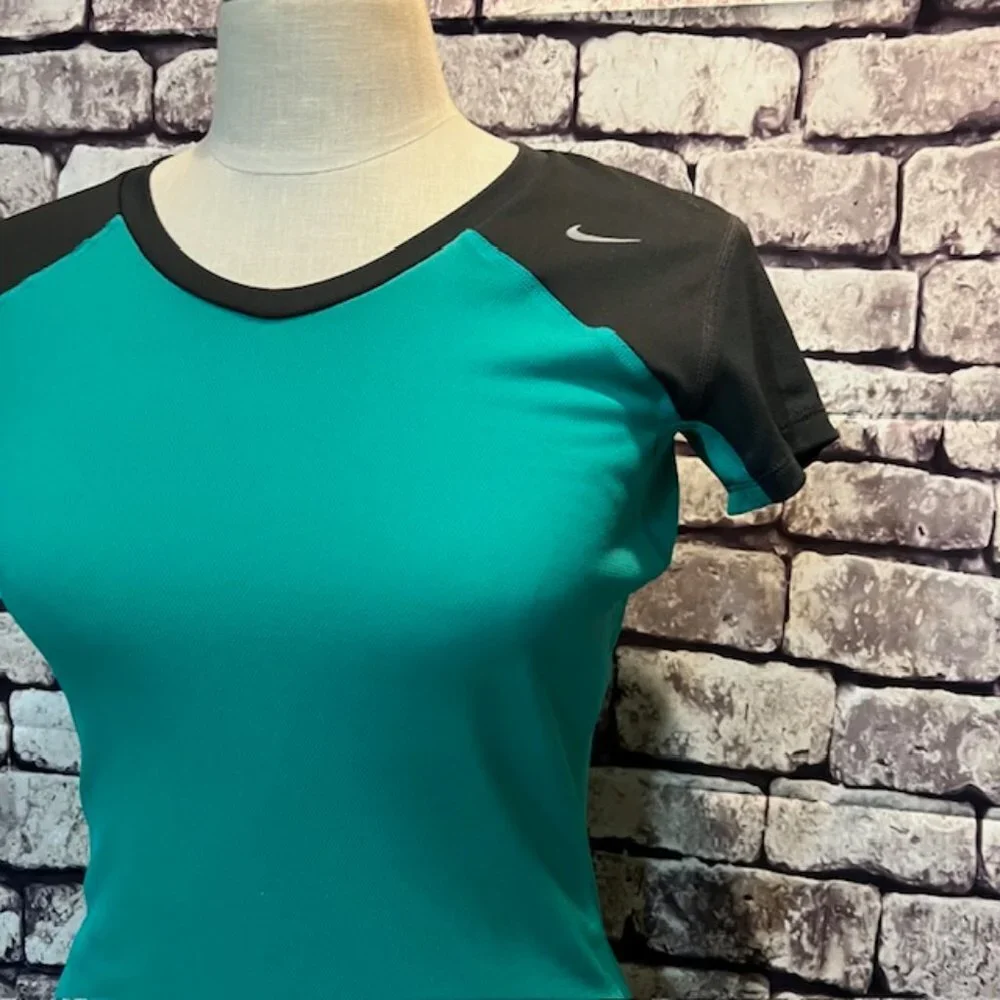 Nike Dri-Fit Running Top Size Small